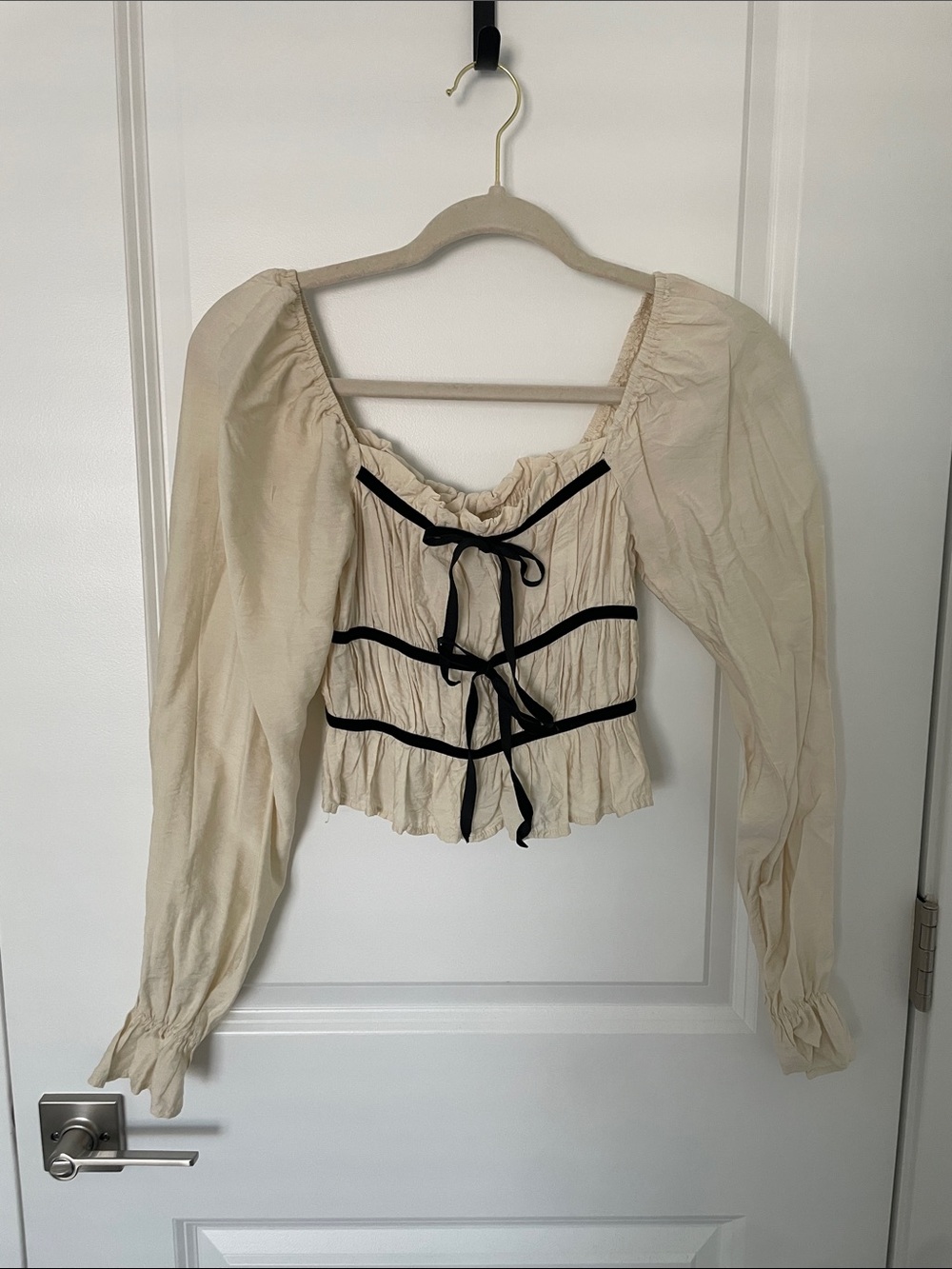 Cream Long-Sleeve Cropped Peasant Top with Black Trim